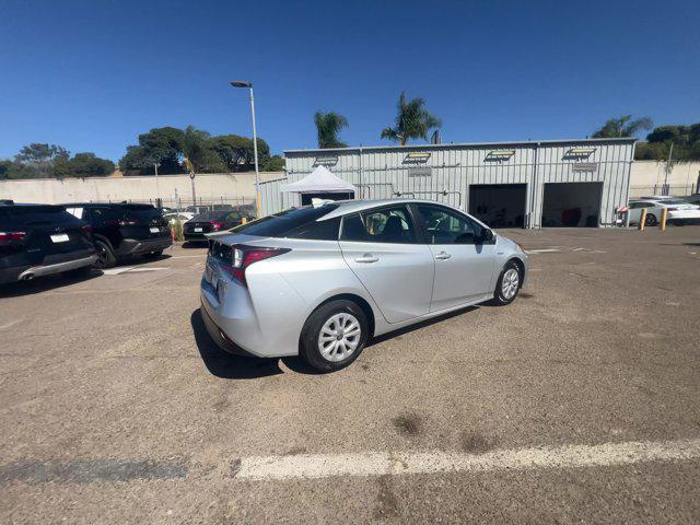 2021 toyota prius l