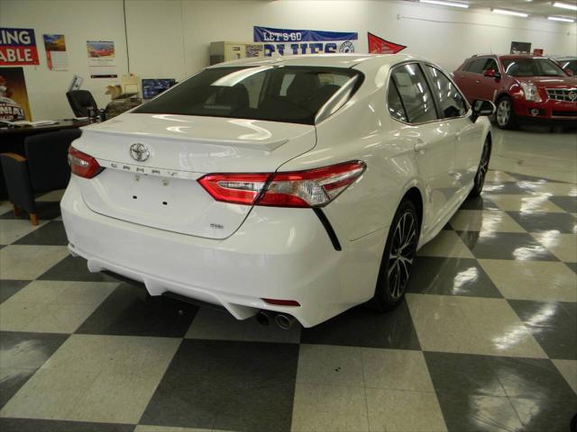2020 toyota camry se