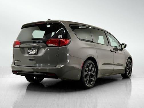 2020 chrysler pacifica touring front-wheel drive passenger van in burnsville, minnesota