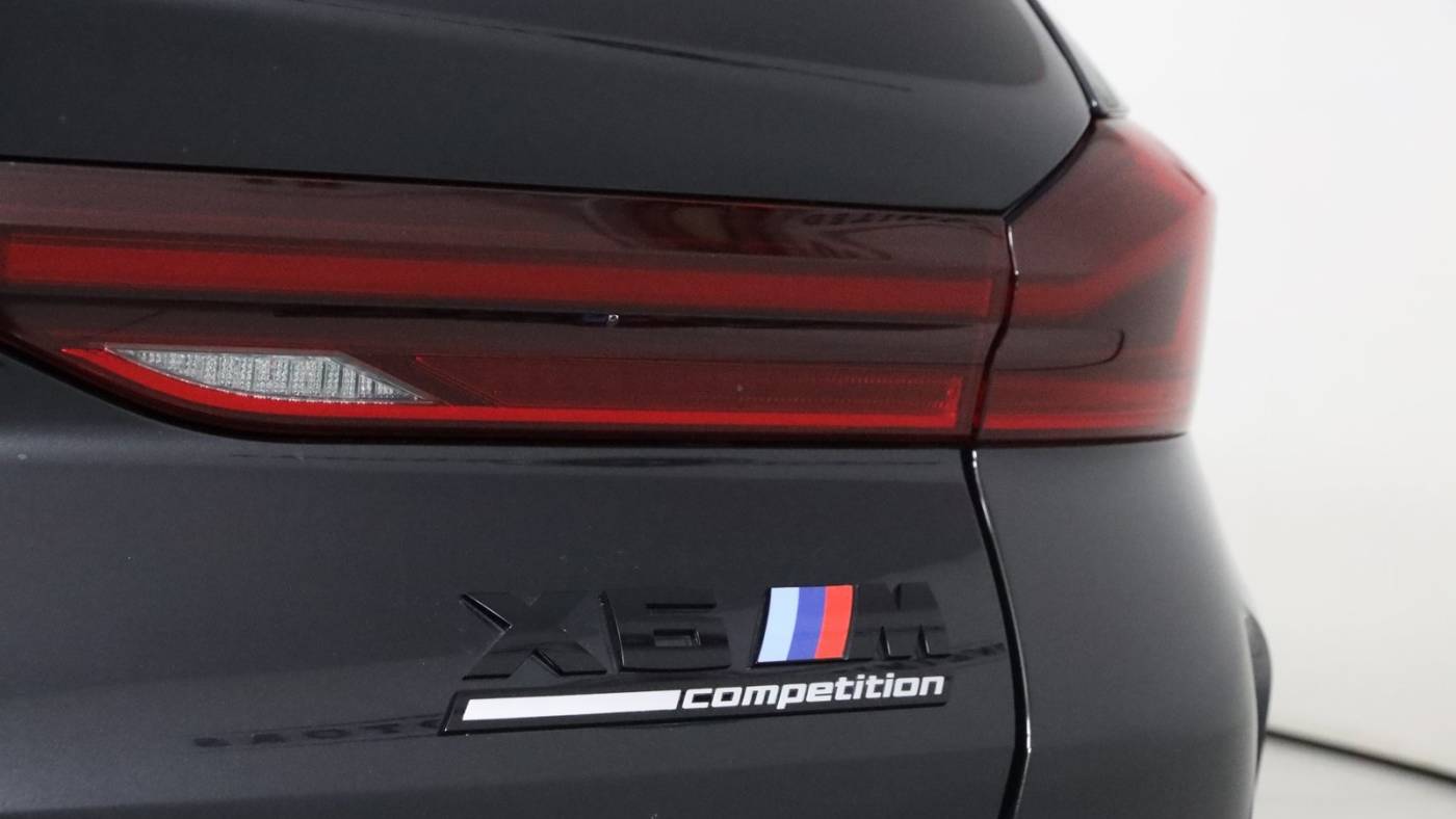 2022 bmw x6 m base