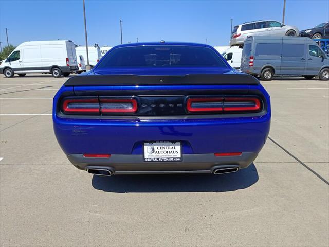 2022 dodge challenger sxt