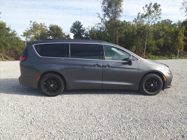 2022 chrysler pacifica touring l
