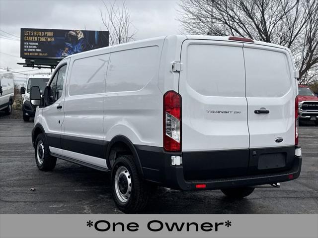 2023 ford transit-250 base