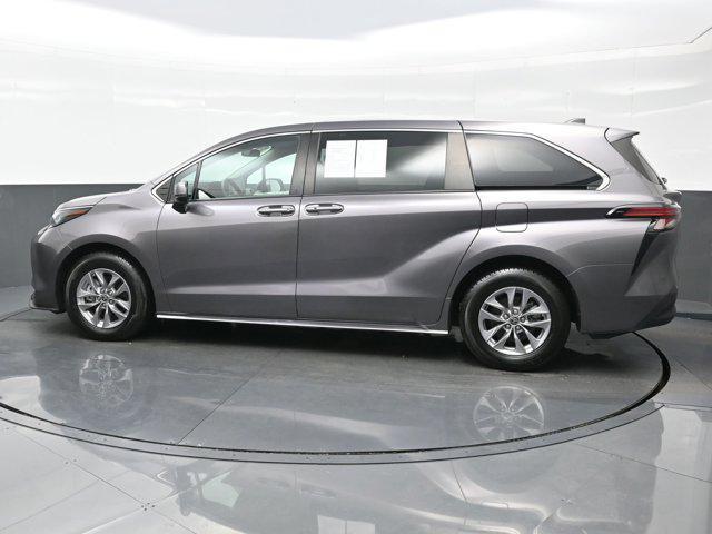 2022 toyota sienna le