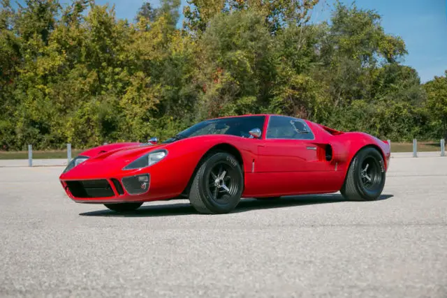 1966 ford gt40 by superformance mk1 408c.i. v8 600 hp racecar!