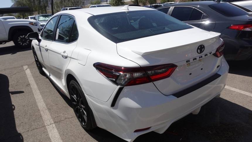 2021 toyota camry se