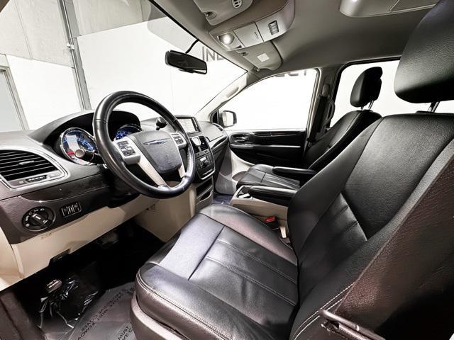 2016 chrysler town & country touring