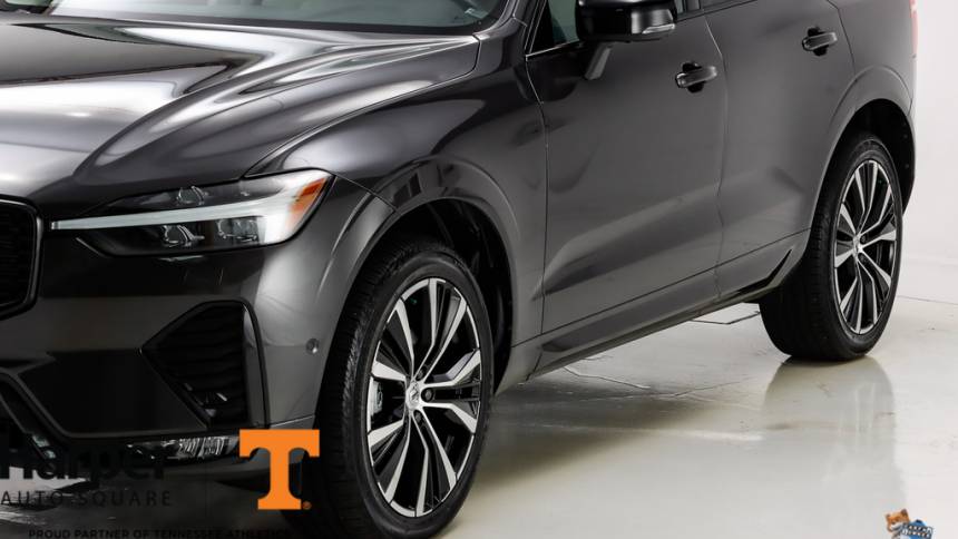 2024 volvo xc60 b5 plus dark theme