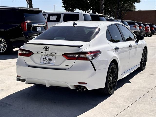 2022 toyota camry se