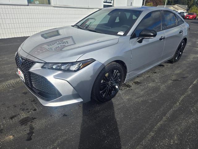 2022 toyota avalon hybrid xse nightshade