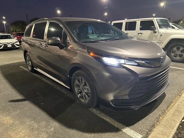 2021 toyota sienna le