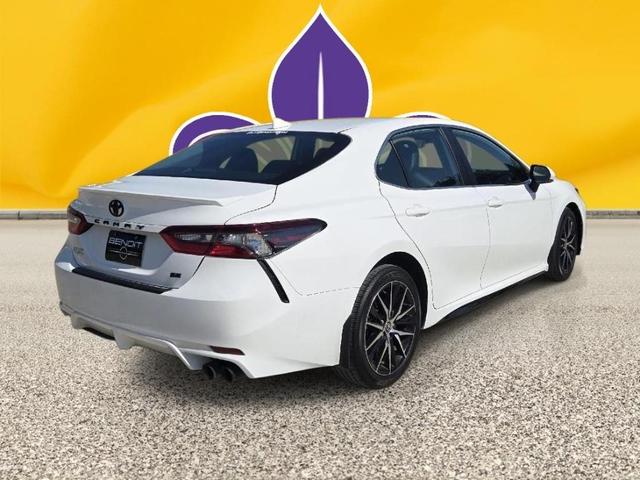 2022 toyota camry se