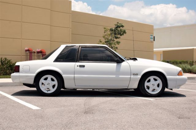 1992 ford mustang 5.0 lx 5spd white/red notchback rare