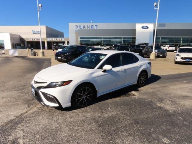 2022 toyota camry se