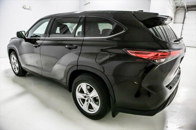 2022 toyota highlander le