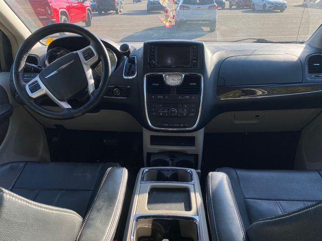 2016 chrysler town & country touring