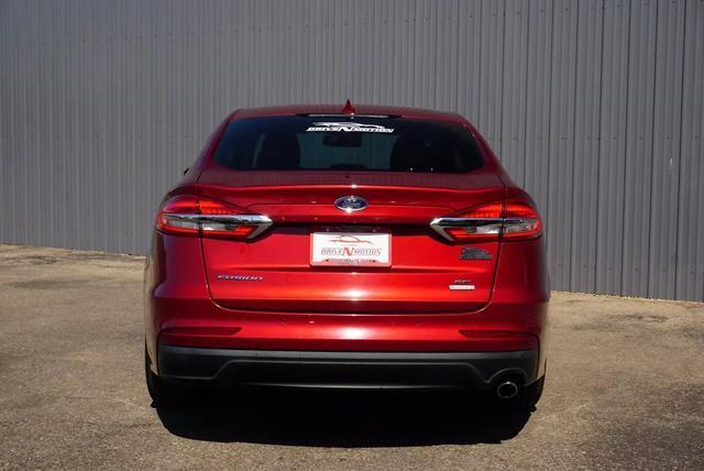2019 ford fusion se