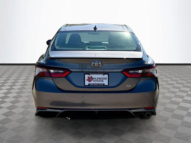 2022 toyota camry se