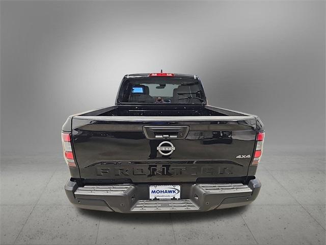 2022 nissan frontier s