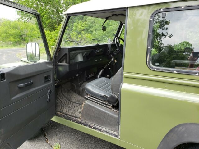 200tdi classic hunter green rhd defender 90 with recent paint..video links below