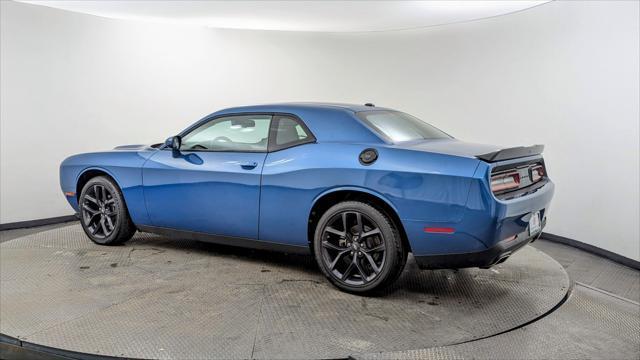 2022 dodge challenger sxt