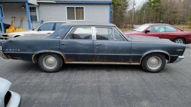 4 door sedan 326 v8 2-barrel carb 2-speed auto