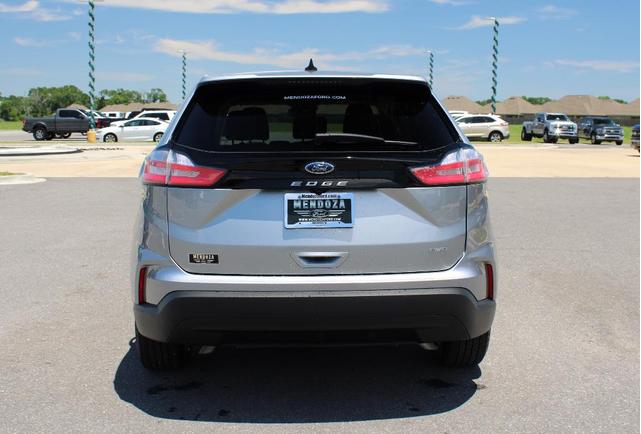 2022 ford edge se
