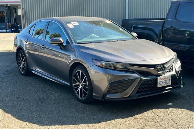 2022 toyota camry se
