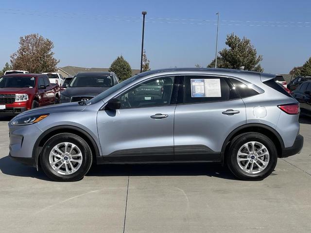 2022 ford escape se