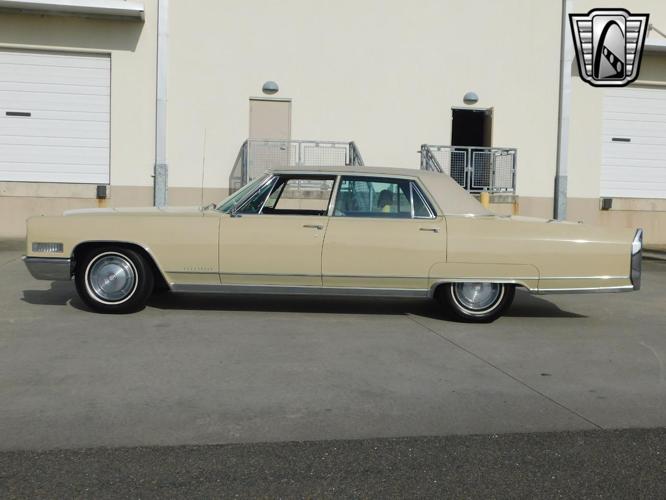 1966 cadillac fleetwood in o'fallon, illinois