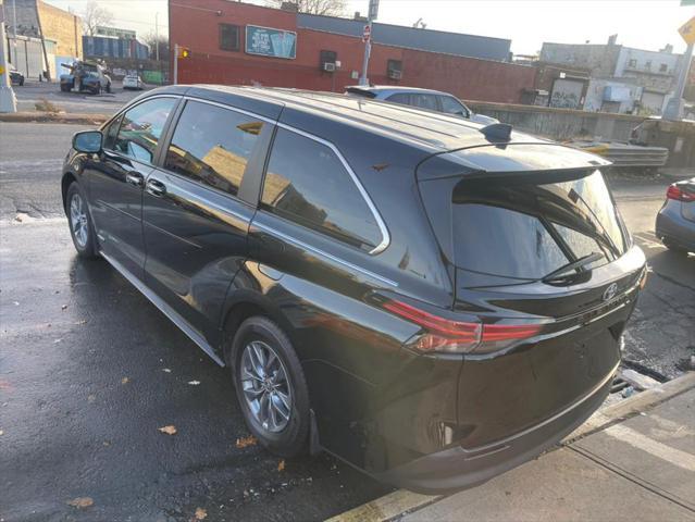 2021 toyota sienna xle 8 passenger