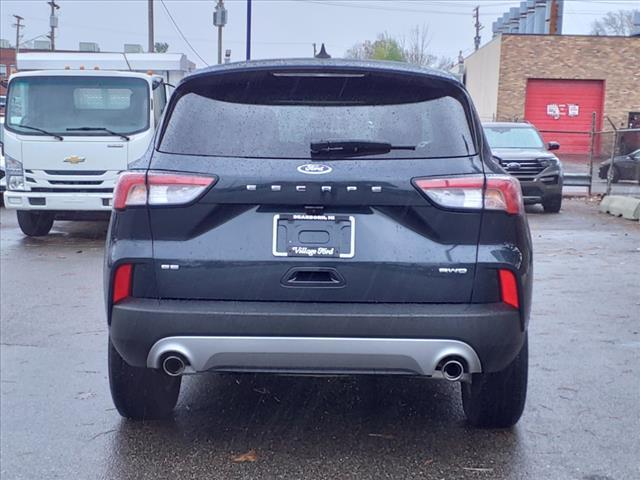 2022 ford escape se