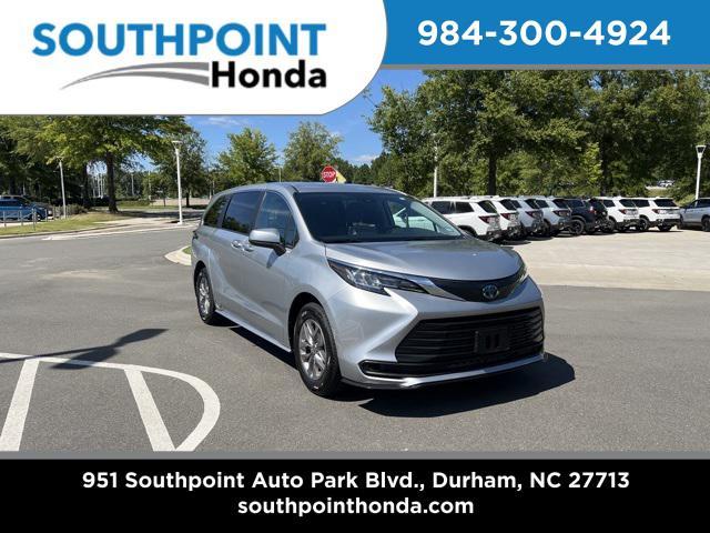 2023 toyota sienna le