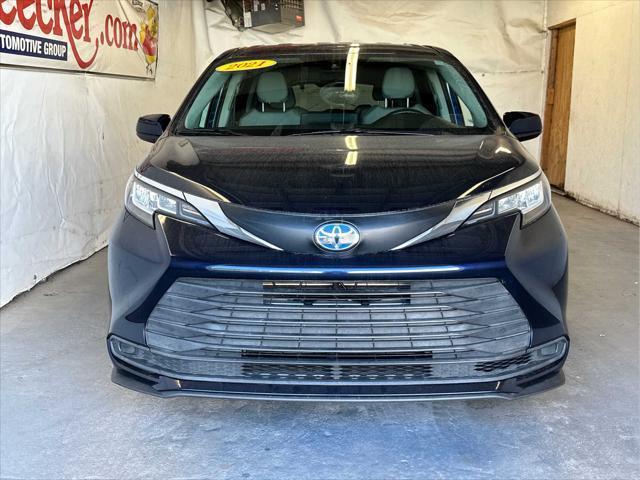 2021 toyota sienna le