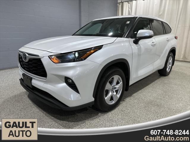 2022 toyota highlander le
