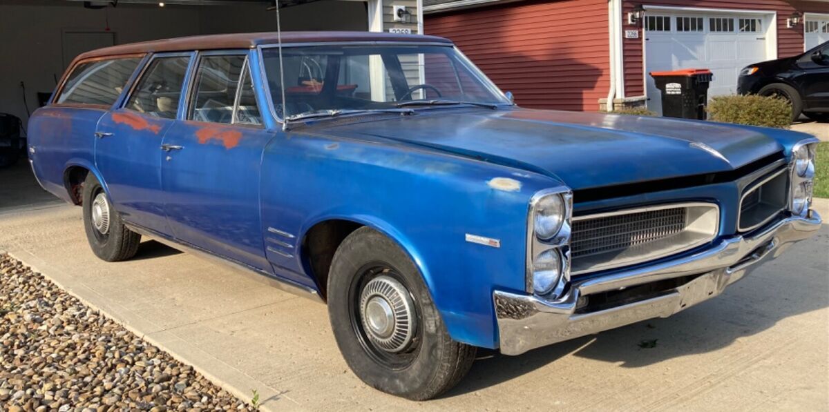 rare station wagon with a very clean, nearly rust free body. excellent chrome