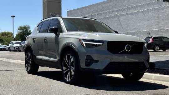 2025 Volvo XC40