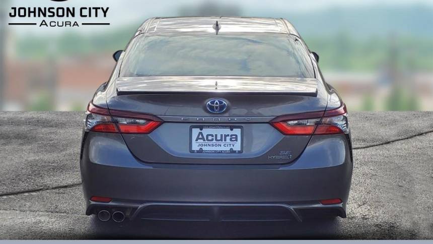 2021 toyota camry hybrid se