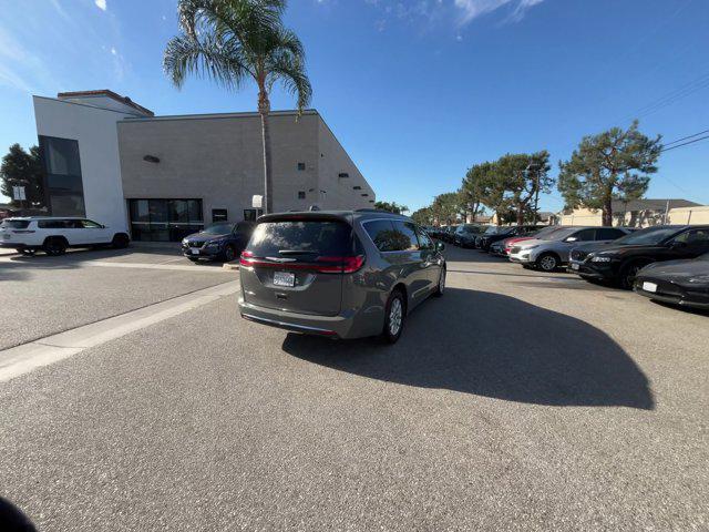 2022 chrysler pacifica touring l