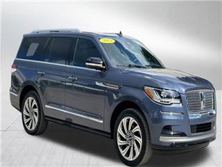 2023 Lincoln Navigator standard