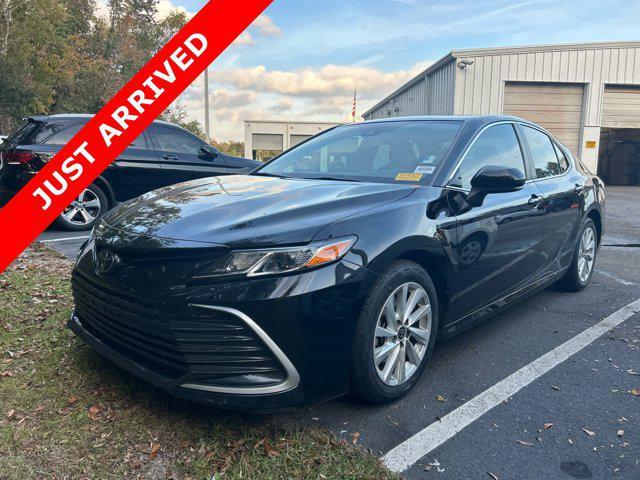 2022 toyota camry le