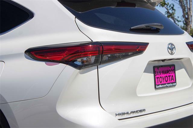 2021 toyota highlander le