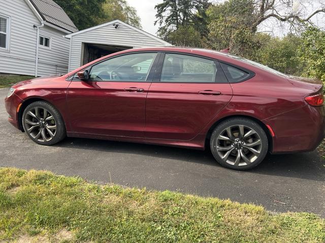 2015 chrysler 200 s