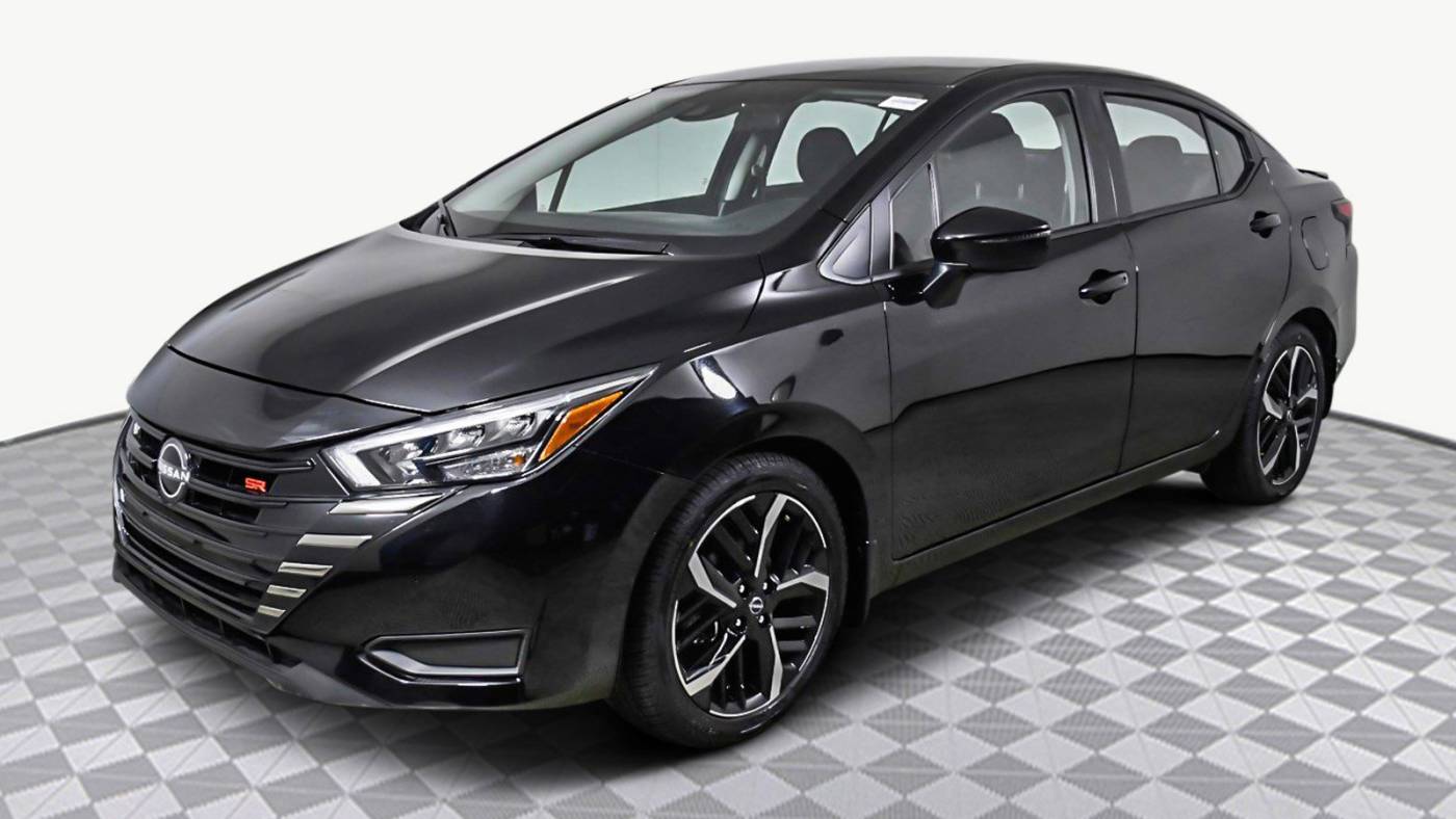 2024 nissan versa sr