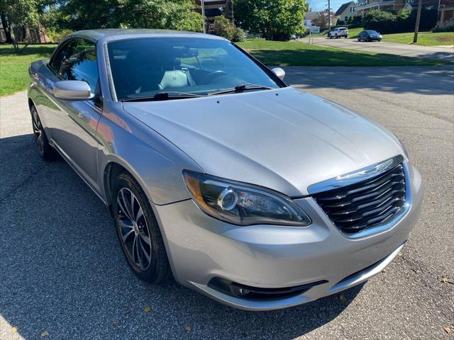 2013 chrysler 200 s