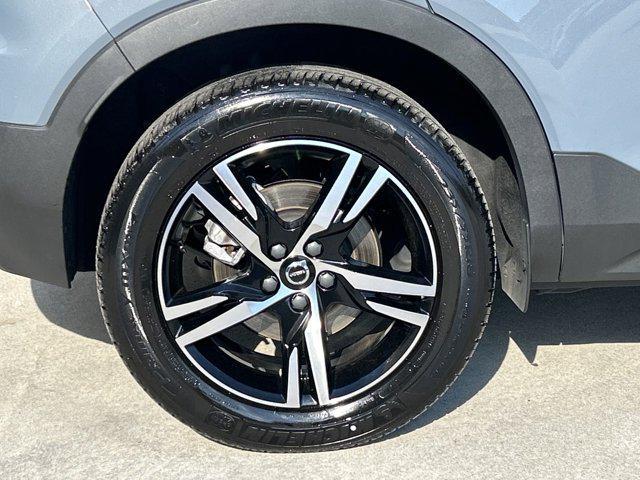 2023 volvo xc40 b5 plus bright theme