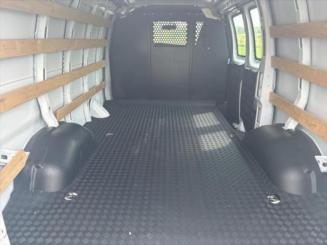 2022 chevrolet express 2500 rwd 2500 regular wheelbase wt