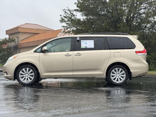 2013 toyota sienna limited
