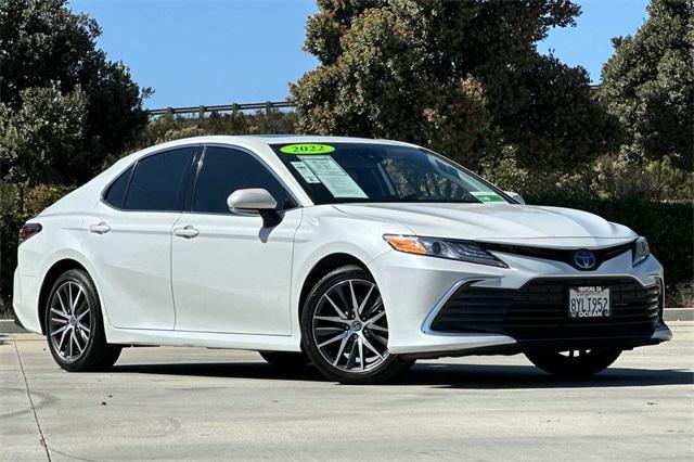 2022 toyota camry hybrid xle