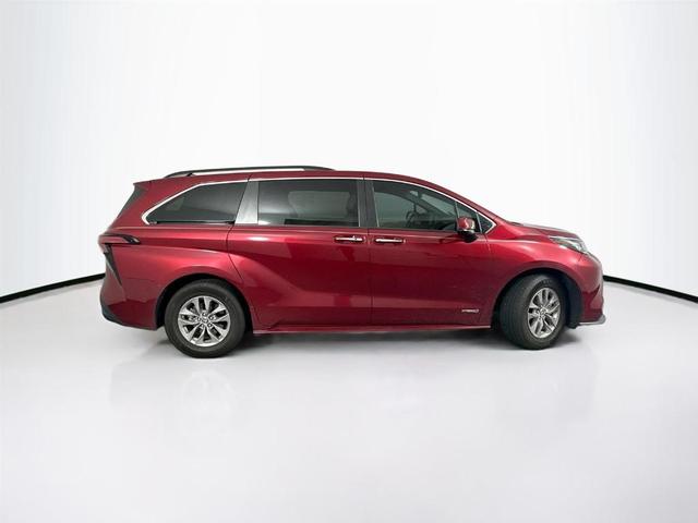 2021 toyota sienna xle